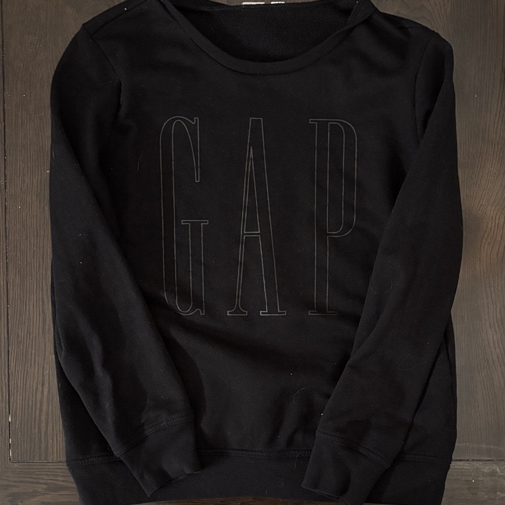 GAP Classic Black Pullover Crewneck